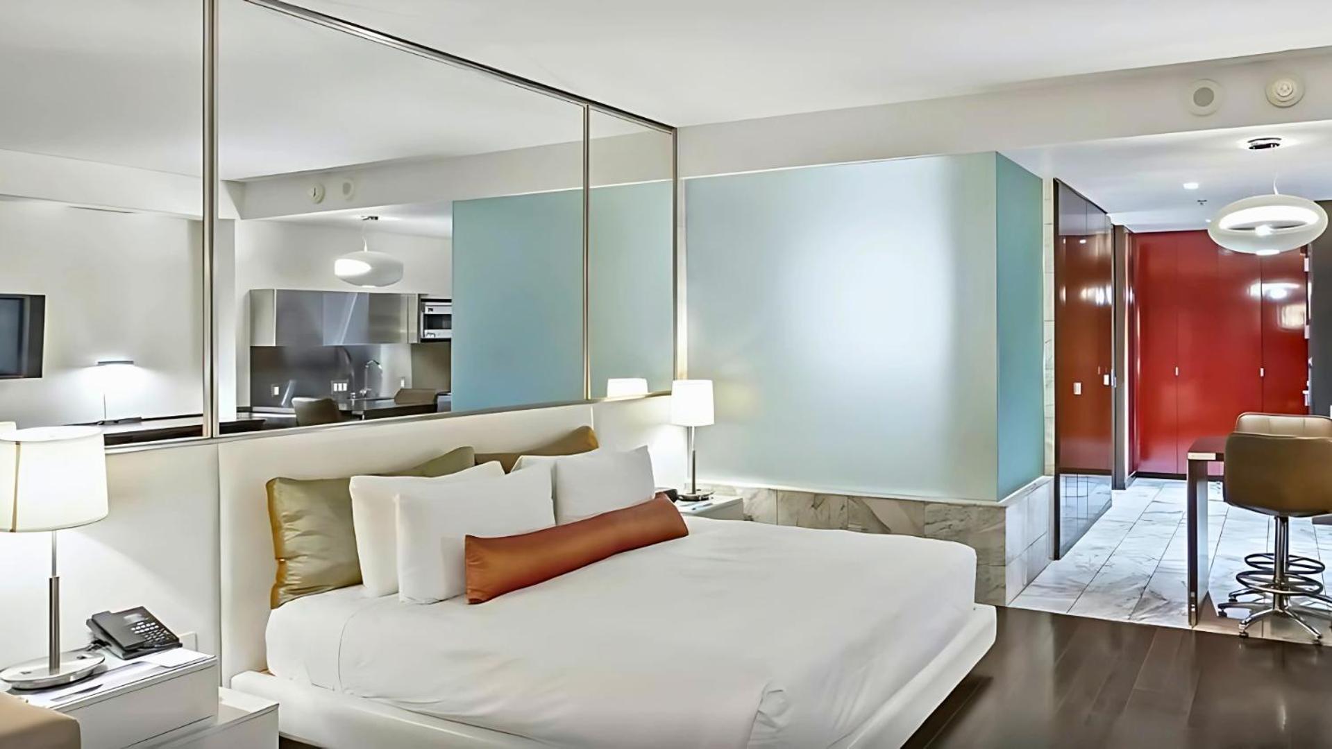 Hotel Vista Balcony Collection - Stripsuite Palms Place Hotel, Resort & Casino 4*