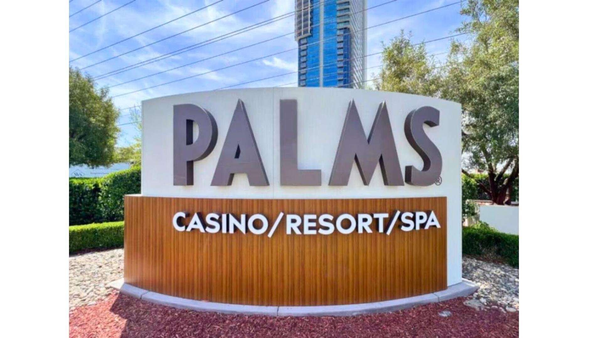 Hotel Vista Balcony Collection - Stripsuite Palms Place Hotel, Resort & Casino 4*