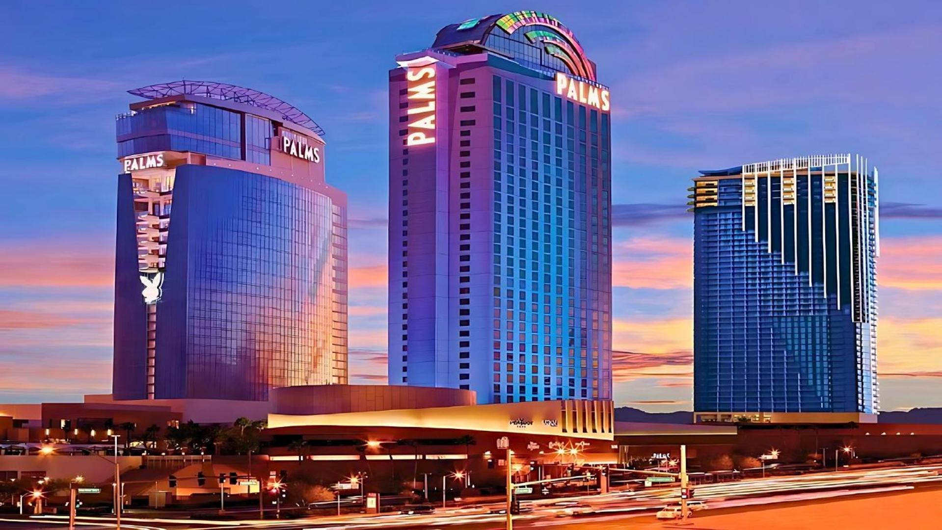 Hotel Vista Balcony Collection - Stripsuite Palms Place Hotel, Resort & Casino 4*